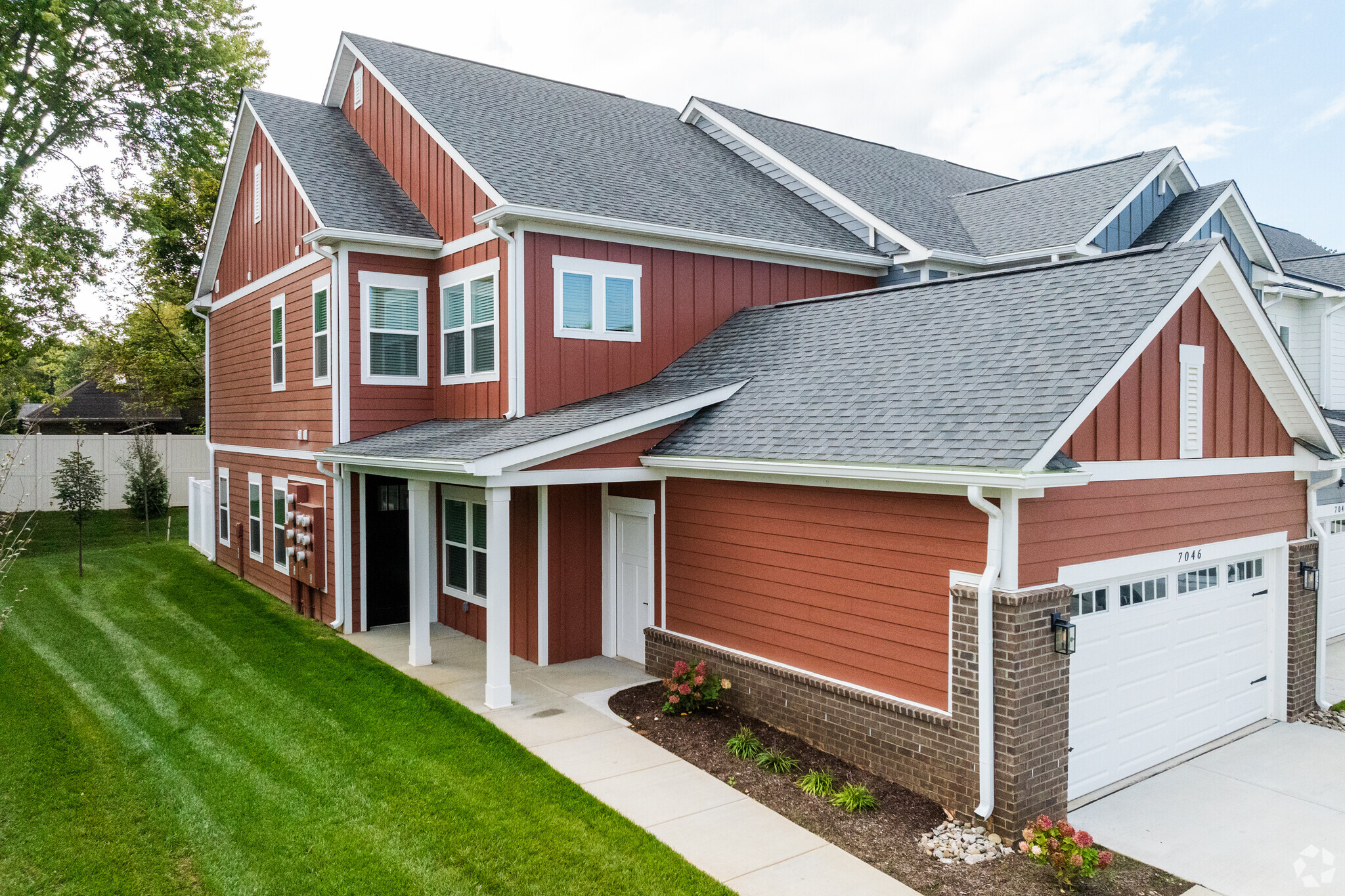 bull-run-townhomes-louisville-ky-building-photo (2)